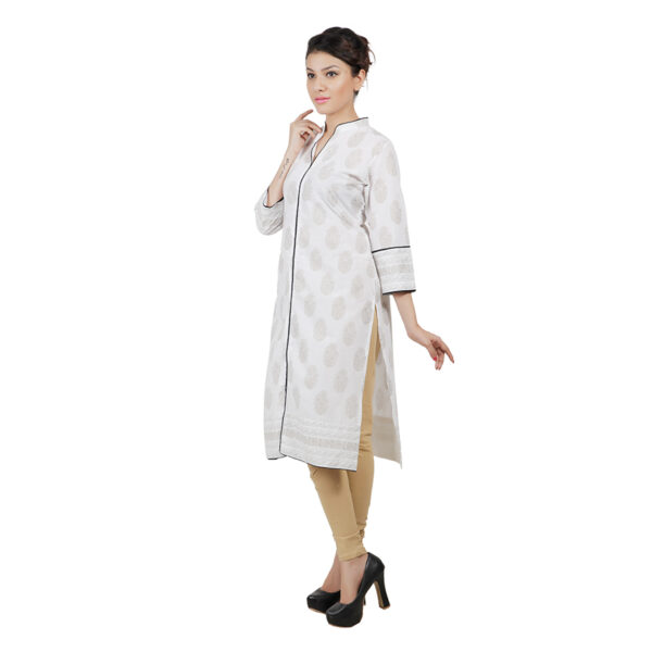 Women Embroidered Viscose Rayon Flared Kurta
